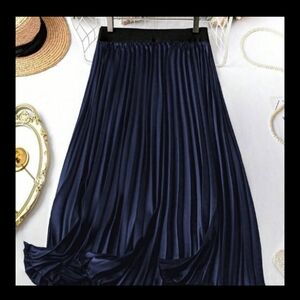 Plus Size Women's Elastic Waist Pleated Skirt